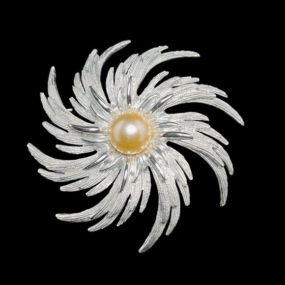 Vintage Sarah Coventry Silver Tone & Faux Pearl Starburst Pinwheel Brooch (4609) - Picture 2 of 5